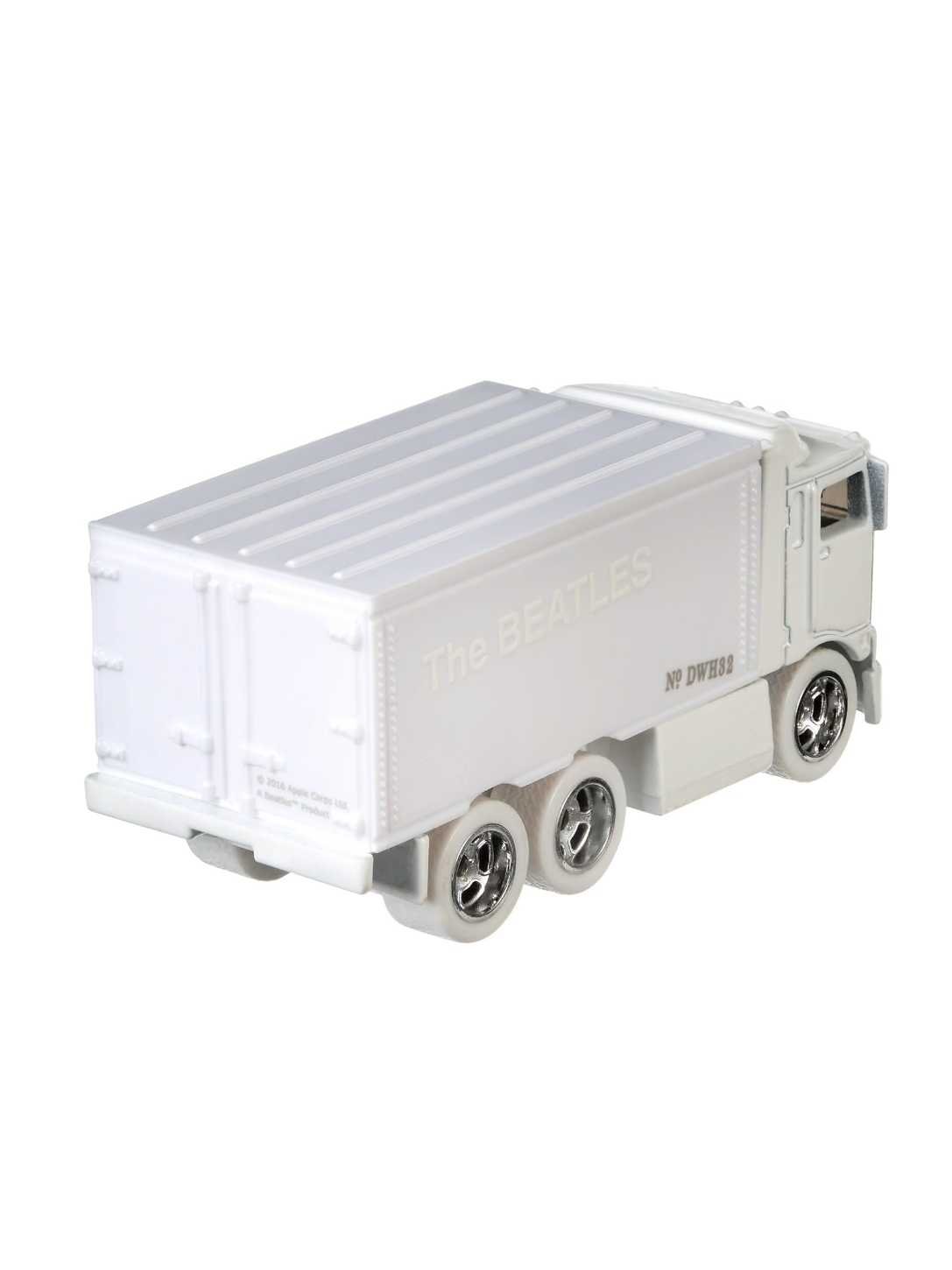 EXCLUSIVE Hotwheels The Beatle Hiway Hauler With Hotwheels Protector