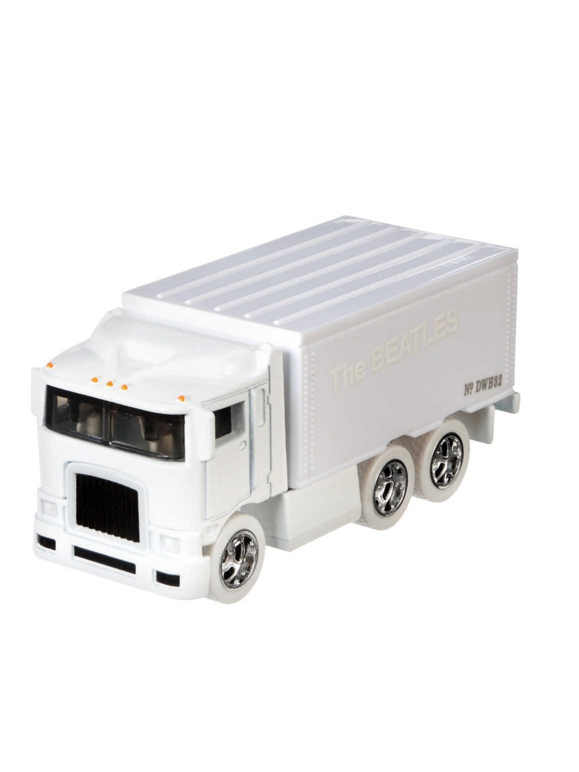 EXCLUSIVE Hotwheels The Beatle Hiway Hauler With Hotwheels Protector