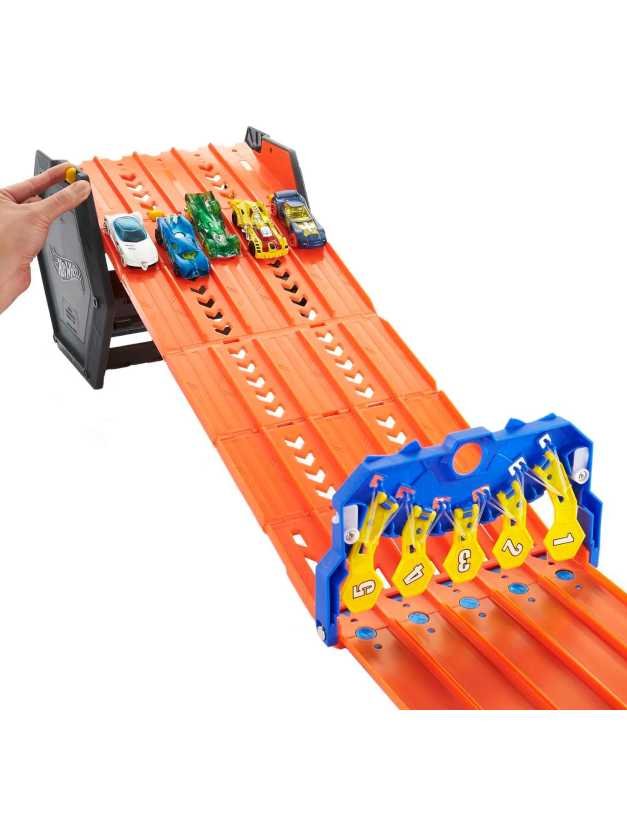 EXCLUSIVE Hotwheels Roll Out Raceway Track