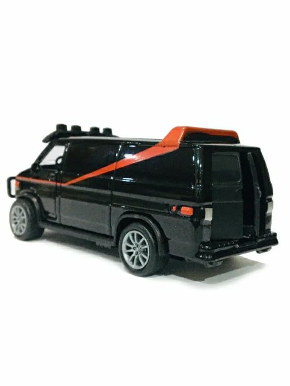 Die-Cast 1: 32 Model Safe Pull Back (Black and Red)