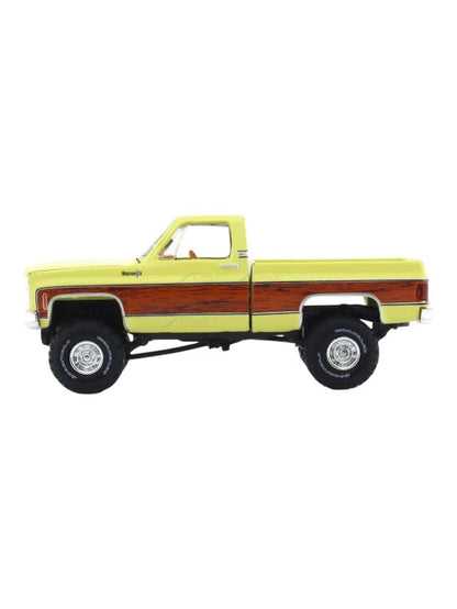 M2 Machines 1973 Chevrolet Cheyenne Super 20 4X4 1:64 Scale