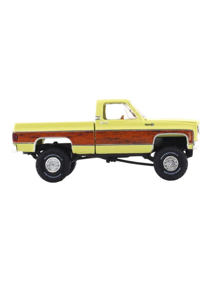 M2 Machines 1973 Chevrolet Cheyenne Super 20 4X4 1:64 Scale